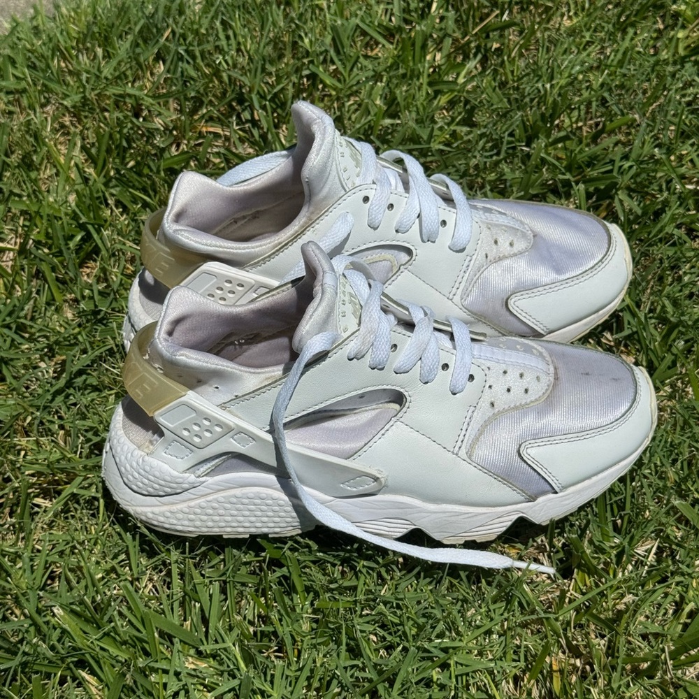 Nike Air Huarache White Women's Shoes